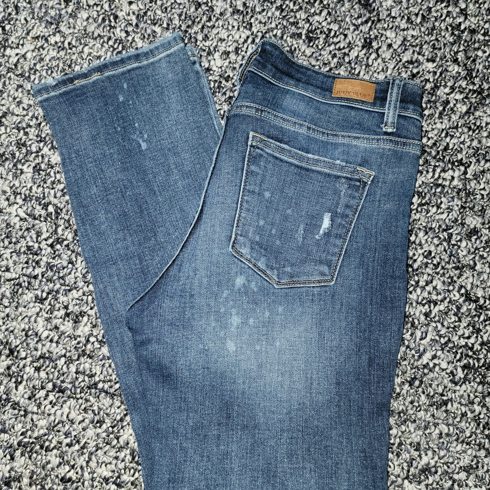 Judy Blue Medium Blue Straight Leg Jeans